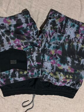 Volcom rare Black Tie-Dye walk shorts size XL